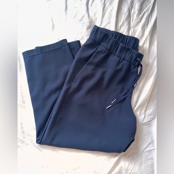 Like New! Lululemon On The Fly Jogger 23” Size 8- Black - Picture 6 of 9